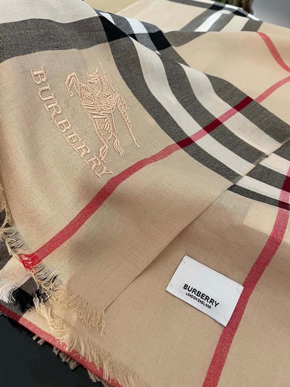 P Burberry counter new   scarf shawl heavy to come. Counter inspection  burberry original single hall of fame royal newest models   counter in the sale of 16,000   manpower essential burberry single product. Each color i