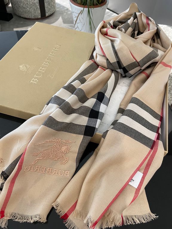 P Burberry counter new   scarf shawl heavy to come. Counter inspection  burberry original single hall of fame royal newest models   counter in the sale of 16,000   manpower essential burberry single product. Each color i