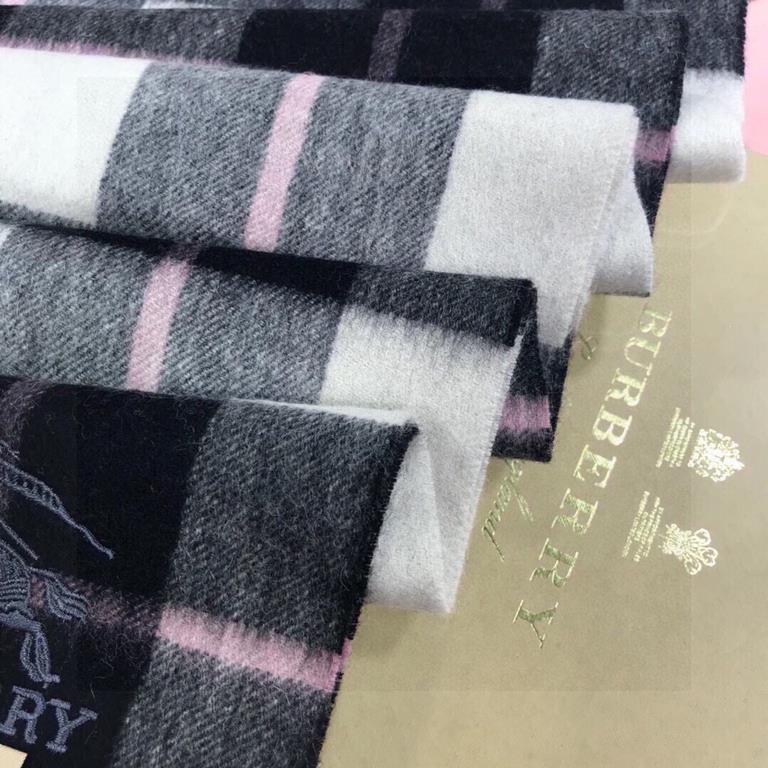 The Burberry Bur cashmere plaid looks crazy good, so stylish and glamorous!!!! Very svelte and stylish fallwinter piece! Really like it, very Classical men's design. Men's stuff less and more! ! 100% cashmere, the feel i