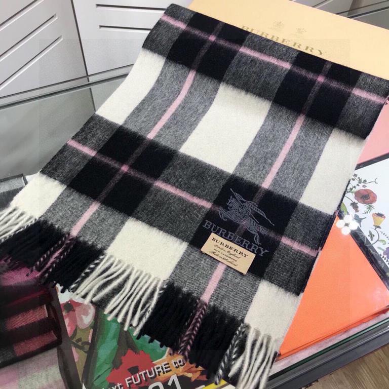 The Burberry Bur cashmere plaid looks crazy good, so stylish and glamorous!!!! Very svelte and stylish fallwinter piece! Really like it, very Classical men's design. Men's stuff less and more! ! 100% cashmere, the feel i