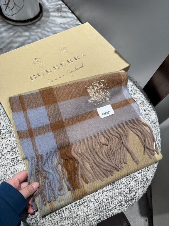 priceBurberry [Men's and Women's Scarves] Rage to keep for yourself, a rare high-end men's model! Family benefits! Burberry very positive men's scarf ~ fabric love, very soft and delicate comfortable, light water ripple!