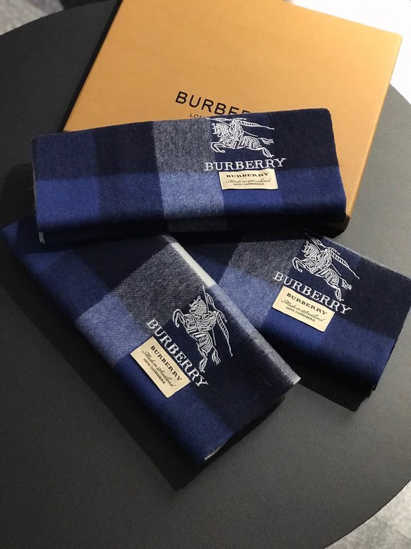 Burberry high quality imported cashmere scarf shocked on the shelves of the latest overseas counter men and women couples cashmere scarf domestic counter are not on the shelves from the style to the fabric is very good c