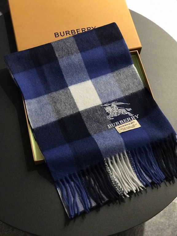 Burberry high quality imported cashmere scarf shocked on the shelves of the latest overseas counter men and women couples cashmere scarf domestic counter are not on the shelves from the style to the fabric is very good c