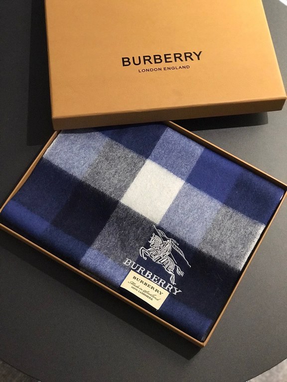 Burberry high quality imported cashmere scarf shocked on the shelves of the latest overseas counter men and women couples cashmere scarf domestic counter are not on the shelves from the style to the fabric is very good c