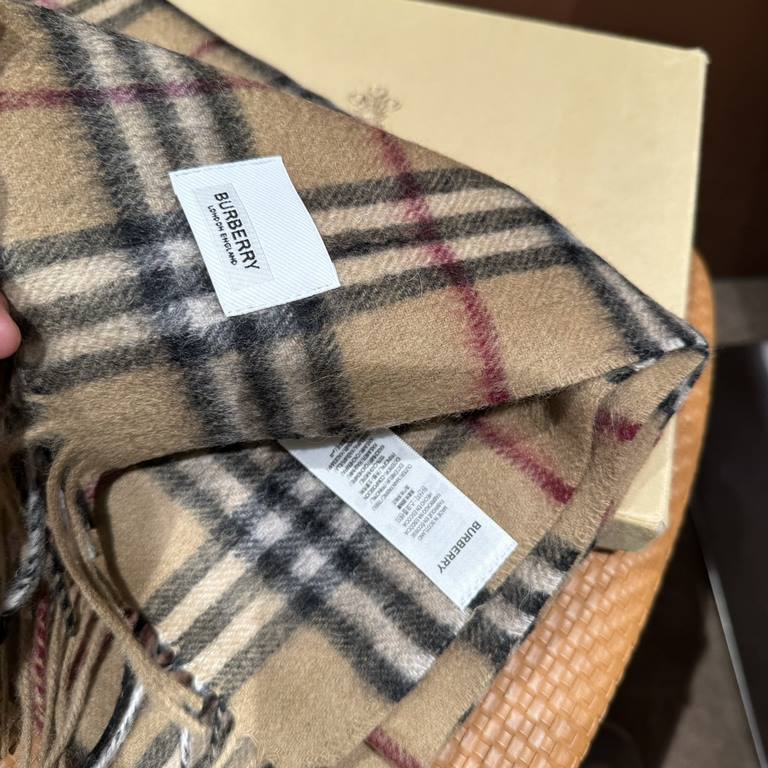 Price   Rage to push the volume of new models   Heavy recommended   Burberry official website of the latest models   100% top quality cashmere material   very warm   soft skin-friendly, not tie the neck   classic Burberr