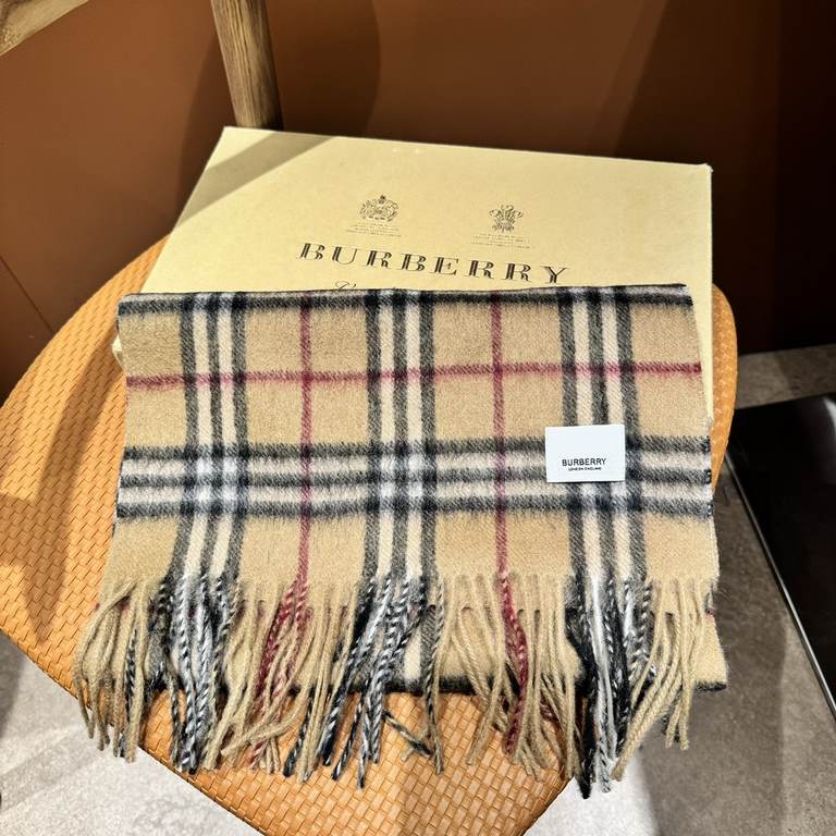 Price   Rage to push the volume of new models   Heavy recommended   Burberry official website of the latest models   100% top quality cashmere material   very warm   soft skin-friendly, not tie the neck   classic Burberr