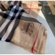 Heavyweight recommended   [top foreign single]   fire N years of the classic grid, when the trend of people have several Burberry scarves in the closet, a small scarf its role can not be underestimated, it is absolutely 