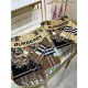 Explosive   Burberry [B War Horse Reversible Long Scarf], all kinds of good-looking, known as Burberry this year's most beautiful models, the most classic jacquard war horse logo  the most beautiful classic color matchin