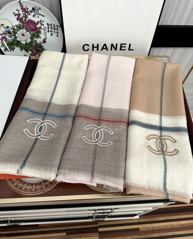 New Burberry   heavy recommended [double C logo]   too beautiful   hot N years of plaid, everyone likes   when the hipsters have several Ba family scarves in the closet,   a change of scarf is enough to give you a refres