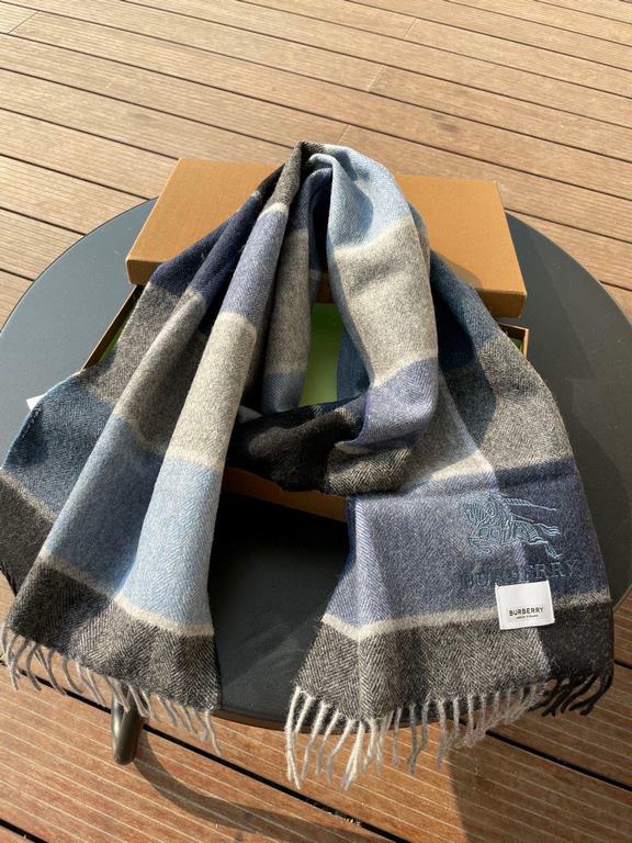 Price Burberry high quality imported cashmere scarf shocked on the shelves of overseas counters the latest men and women couple cashmere scarf domestic counters are not on the shelves from the style to the fabric are ver