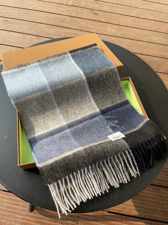 Price Burberry high quality imported cashmere scarf shocked on the shelves of overseas counters the latest men and women couple cashmere scarf domestic counters are not on the shelves from the style to the fabric are ver