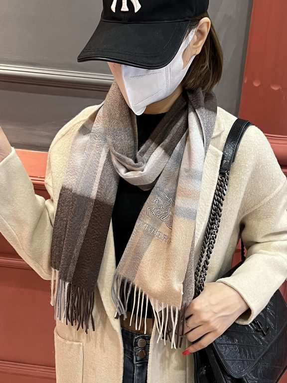 Price   heavy recommended   Burberry New - couple models cashmere scarf   perfect selection of superior cashmere fibers, time-consuming and labor-intensive, and then soaked in clear spring water polyester, so that cashme