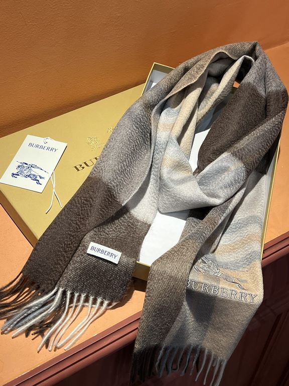 Price   heavy recommended   Burberry New - couple models cashmere scarf   perfect selection of superior cashmere fibers, time-consuming and labor-intensive, and then soaked in clear spring water polyester, so that cashme