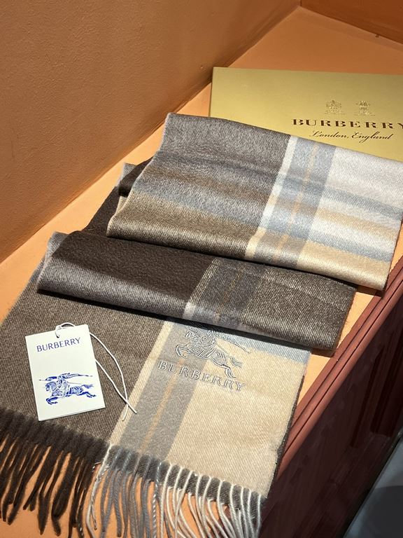 Price   heavy recommended   Burberry New - couple models cashmere scarf   perfect selection of superior cashmere fibers, time-consuming and labor-intensive, and then soaked in clear spring water polyester, so that cashme