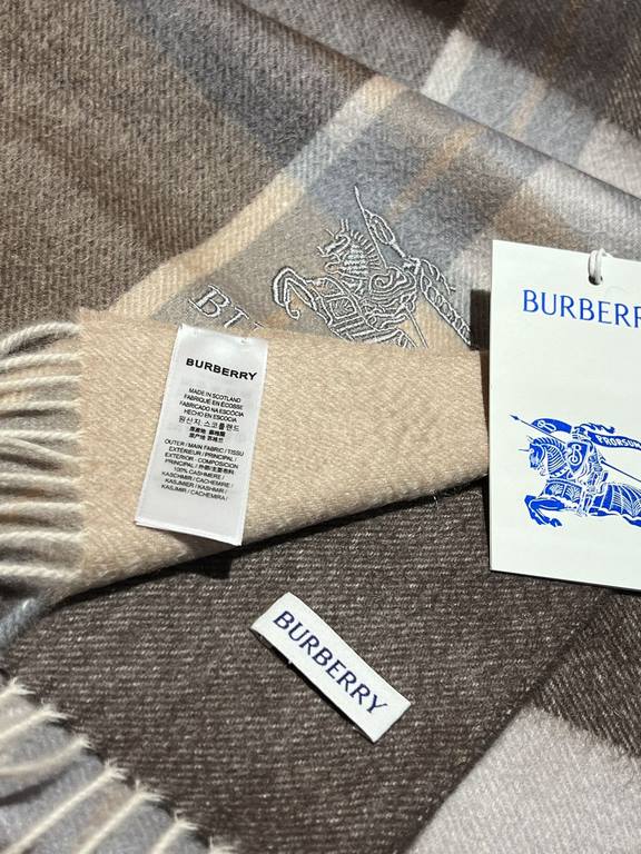 Price   heavy recommended   Burberry New - couple models cashmere scarf   perfect selection of superior cashmere fibers, time-consuming and labor-intensive, and then soaked in clear spring water polyester, so that cashme