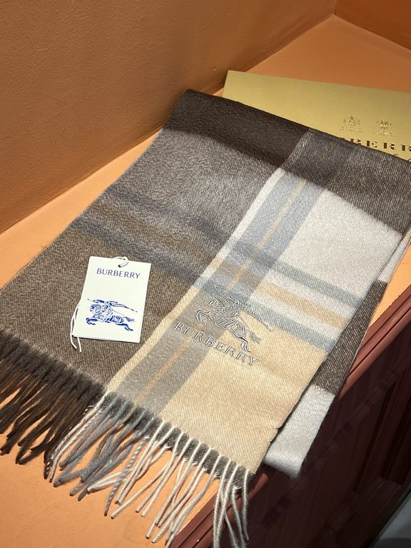 Price   heavy recommended   Burberry New - couple models cashmere scarf   perfect selection of superior cashmere fibers, time-consuming and labor-intensive, and then soaked in clear spring water polyester, so that cashme