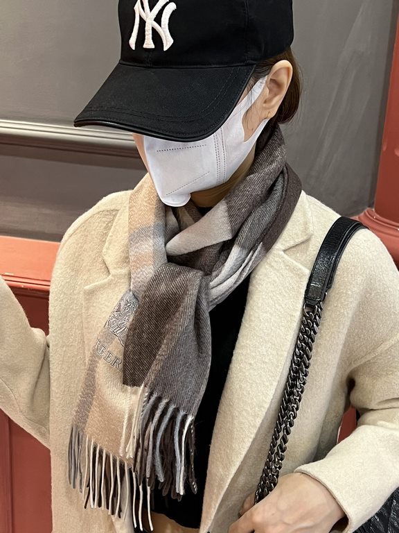 Price   heavy recommended   Burberry New - couple models cashmere scarf   perfect selection of superior cashmere fibers, time-consuming and labor-intensive, and then soaked in clear spring water polyester, so that cashme