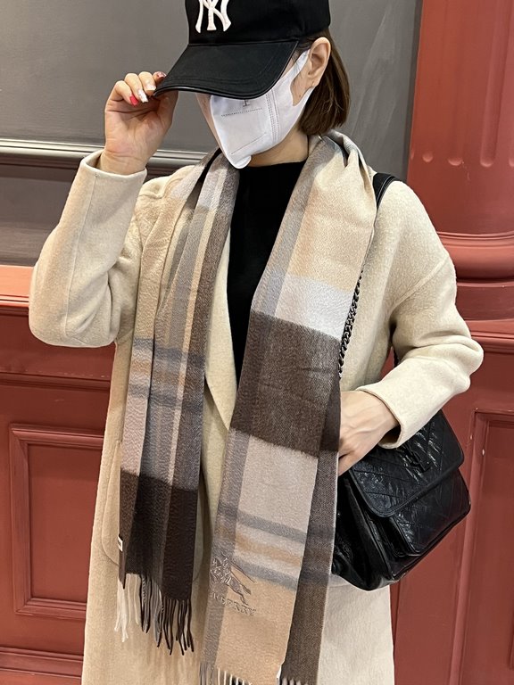 Price   heavy recommended   Burberry New - couple models cashmere scarf   perfect selection of superior cashmere fibers, time-consuming and labor-intensive, and then soaked in clear spring water polyester, so that cashme