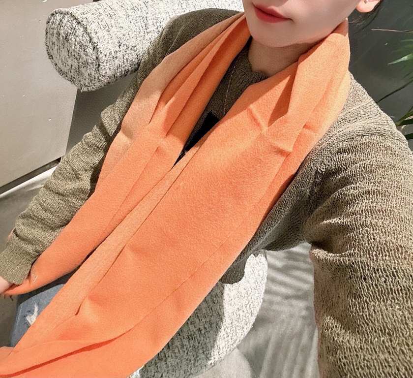 , L V [Men's and Women's Scarves] Rage to keep for yourself, a rare high-end men's model! Family benefits! Burberry very positive men's scarf ~ fabric love, very soft and delicate comfortable, light water ripple! Atmosph