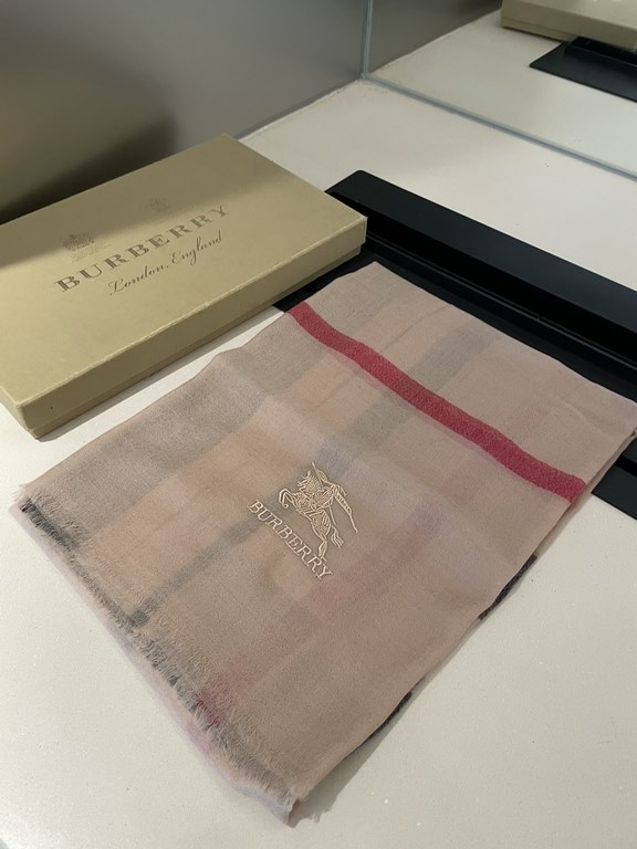 P Burberry genuine series goods exclusively for flagship store vip      top Scotland imported cashmere   incomparable noble elegance Intellectual style   concise atmospheric design   absolutely not Fancy style Ring velve