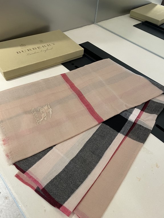 P Burberry genuine series goods exclusively for flagship store vip      top Scotland imported cashmere   incomparable noble elegance Intellectual style   concise atmospheric design   absolutely not Fancy style Ring velve