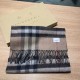 Heavyweight recommended   [top foreign single]   fire N years of the classic grid, when the trend of people have several Burberry scarves in the closet, a small scarf its role can not be underestimated, it is absolutely 