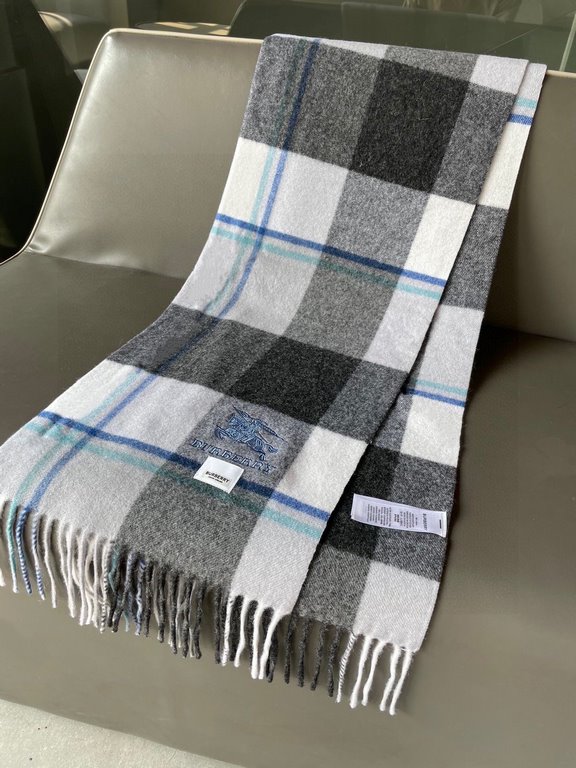 Burberry Bur unisex cashmere plaid looks crazy good, so stylish and glamorous!!!! Very svelte and stylish fallwinter piece! Really love it, very Classical k style design. 100% cashmere, feel really absolute! Forward and 