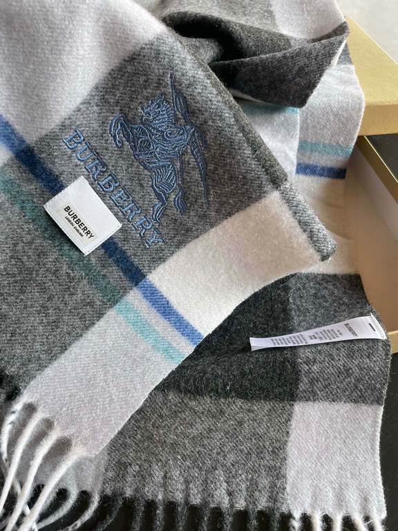 Burberry Bur unisex cashmere plaid looks crazy good, so stylish and glamorous!!!! Very svelte and stylish fallwinter piece! Really love it, very Classical k style design. 100% cashmere, feel really absolute! Forward and 