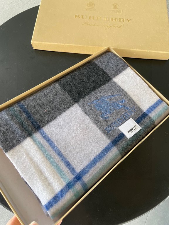 Burberry Bur unisex cashmere plaid looks crazy good, so stylish and glamorous!!!! Very svelte and stylish fallwinter piece! Really love it, very Classical k style design. 100% cashmere, feel really absolute! Forward and 