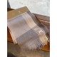 Burberry high quality imported cashmere scarf shocked on the shelves of the latest overseas counter men and women couples cashmere scarf domestic counter are not on the shelves from the style to the fabric is very good c