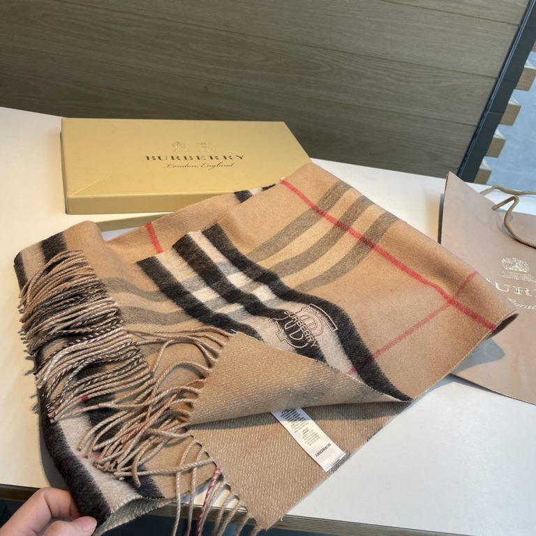 PriceBurberry Gold thread new     super quality and versatile models,   absolute quality good to burst of value   the latest export    men and women cashmere scarves. Feeling delicate degree is very good   key to this ki