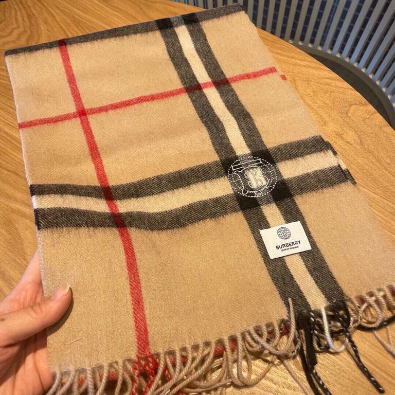 Burberry - Burberry Plaid Scarf  So good looking it's crazy, so stylish and glamorous   Very svelte and stylish fallwinter piece! Really love it, very Classical men's design. Men's things less but fine  100% lamb's wool,