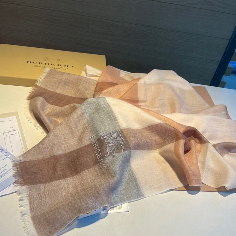 Highly recommended!!! Premium cozy chic vibe, take it if you believe me! This soft scarf from Burberry that touches the heart, inimitable color and temperament!!!! Scarf light and shadow will also have a very beautiful s