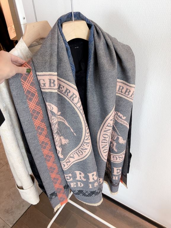 BURBERRY. original beauty, classic explosive models return   high cutting-edge    Burberry new  embroidered war horse  imported Nepalese cashmere top embroidery scarf   absolutely screaming quality   top design models of