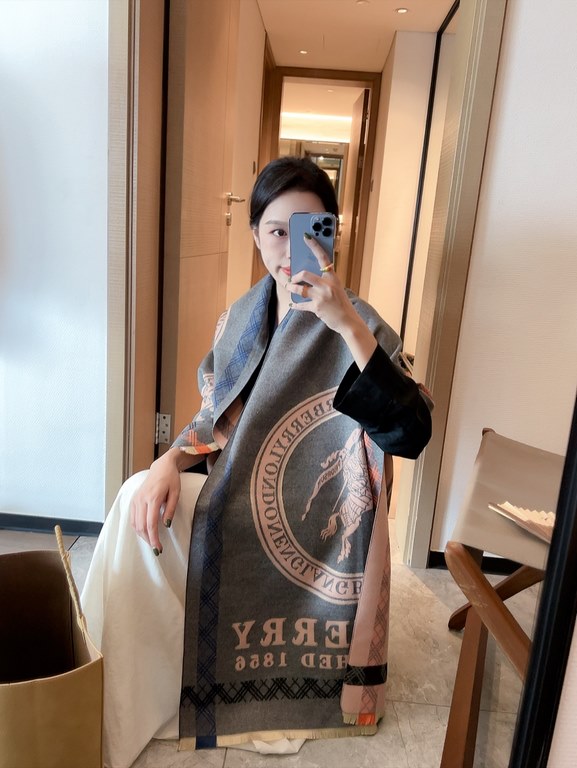 BURBERRY. original beauty, classic explosive models return   high cutting-edge    Burberry new  embroidered war horse  imported Nepalese cashmere top embroidery scarf   absolutely screaming quality   top design models of