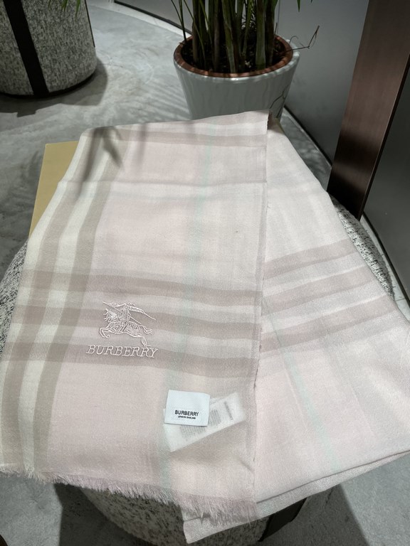 Burberry genuine series goods exclusively for flagship store vip      top Scotland imported cashmere   incomparable noble elegance intellectual style   simple atmospheric design   absolute Not fancy style Ring velvet pro