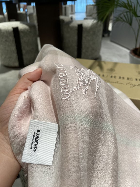 Burberry genuine series goods exclusively for flagship store vip      top Scotland imported cashmere   incomparable noble elegance intellectual style   simple atmospheric design   absolute Not fancy style Ring velvet pro