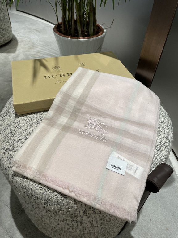 Burberry genuine series goods exclusively for flagship store vip      top Scotland imported cashmere   incomparable noble elegance intellectual style   simple atmospheric design   absolute Not fancy style Ring velvet pro