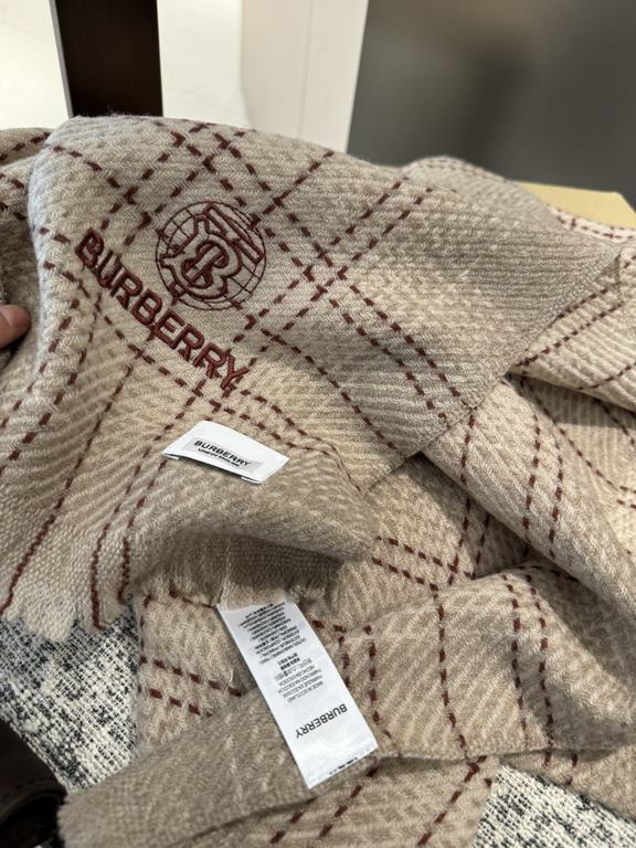 New    Burberry series of goods exclusively for vip products  top Scottish imported wool texture weaving makes the scarf endowed with elasticity and soft and skin-friendly    Unparalleled noble elegance Intellectual styl