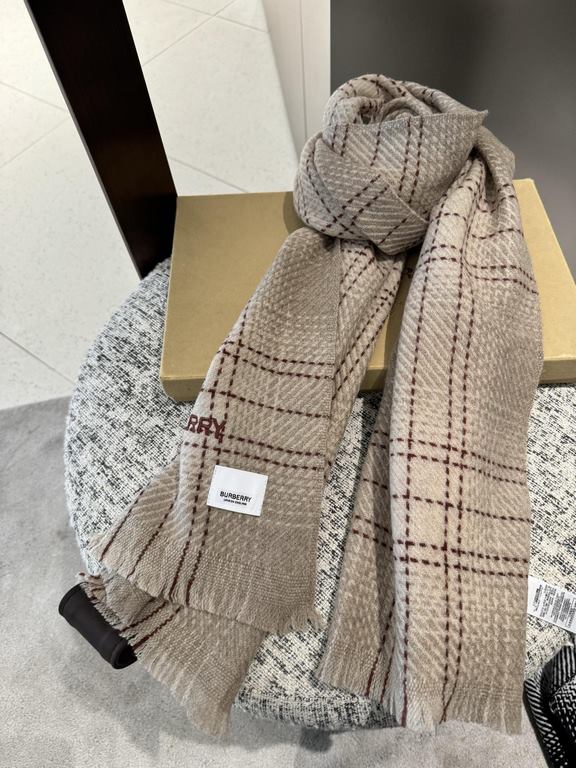 New    Burberry series of goods exclusively for vip products  top Scottish imported wool texture weaving makes the scarf endowed with elasticity and soft and skin-friendly    Unparalleled noble elegance Intellectual styl