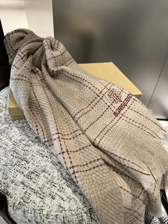 New    Burberry series of goods exclusively for vip products  top Scottish imported wool texture weaving makes the scarf endowed with elasticity and soft and skin-friendly    Unparalleled noble elegance Intellectual styl