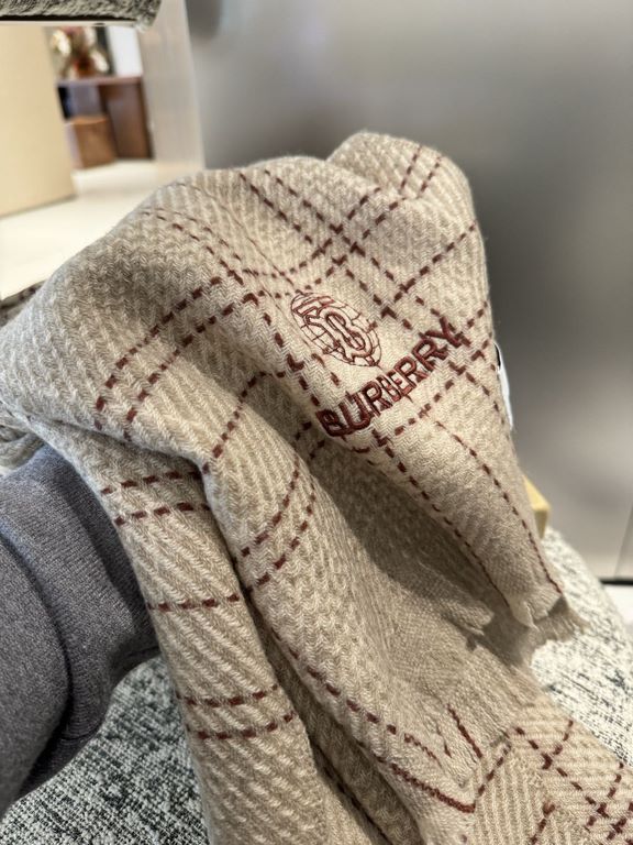 New    Burberry series of goods exclusively for vip products  top Scottish imported wool texture weaving makes the scarf endowed with elasticity and soft and skin-friendly    Unparalleled noble elegance Intellectual styl