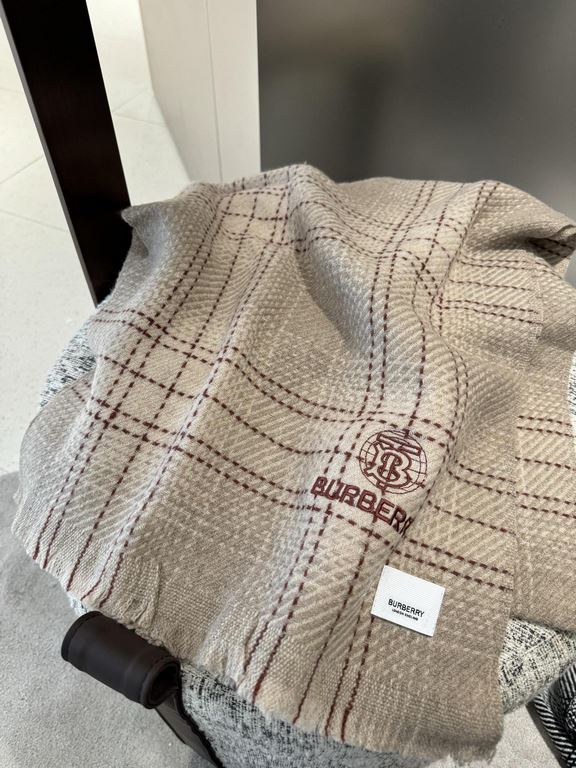 New    Burberry series of goods exclusively for vip products  top Scottish imported wool texture weaving makes the scarf endowed with elasticity and soft and skin-friendly    Unparalleled noble elegance Intellectual styl