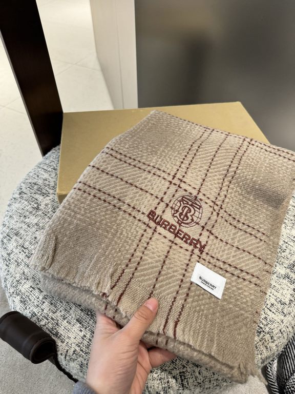 New    Burberry series of goods exclusively for vip products  top Scottish imported wool texture weaving makes the scarf endowed with elasticity and soft and skin-friendly    Unparalleled noble elegance Intellectual styl