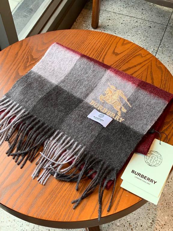 Burberry latest men's two-color pure cashmere scarf   our men's scarf and buy and cherish ~~~ men's models are really few and far between, only a few models a year, are export orders so it is more difficult to meet. Men'