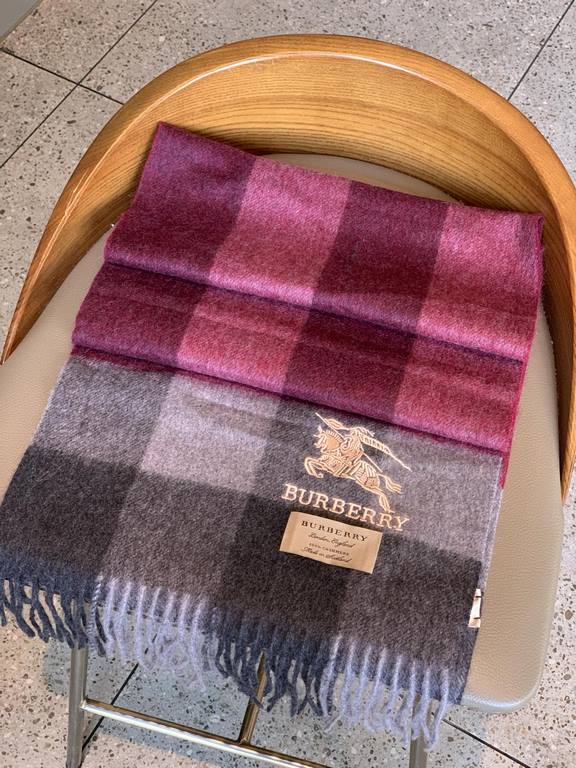 Burberry latest men's two-color pure cashmere scarf   our men's scarf and buy and cherish ~~~ men's models are really few and far between, only a few models a year, are export orders so it is more difficult to meet. Men'