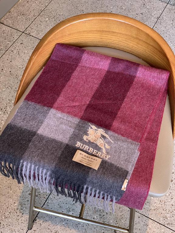 Burberry latest men's two-color pure cashmere scarf   our men's scarf and buy and cherish ~~~ men's models are really few and far between, only a few models a year, are export orders so it is more difficult to meet. Men'