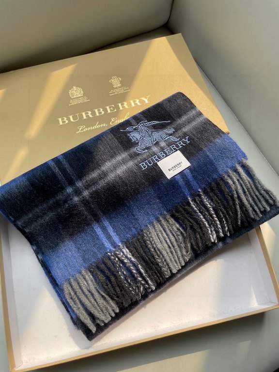 Burberry Bur unisex cashmere plaid looks crazy good, so stylish and glamorous!!!! Very svelte and stylish fallwinter piece! Really love it, very Classical k style design. 100% cashmere, feel really absolute! Forward and 