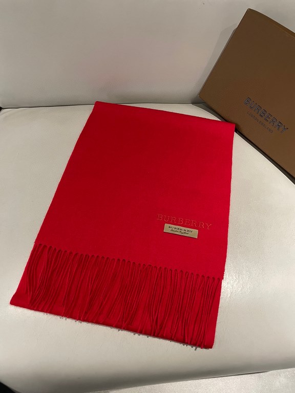 New Burberry welfare models   Chinese red year the most value for a hundred models   look at the color scheme you know is not the market goods ah, the material is also equivalent to the counter 100% sheep   cake velvet, 