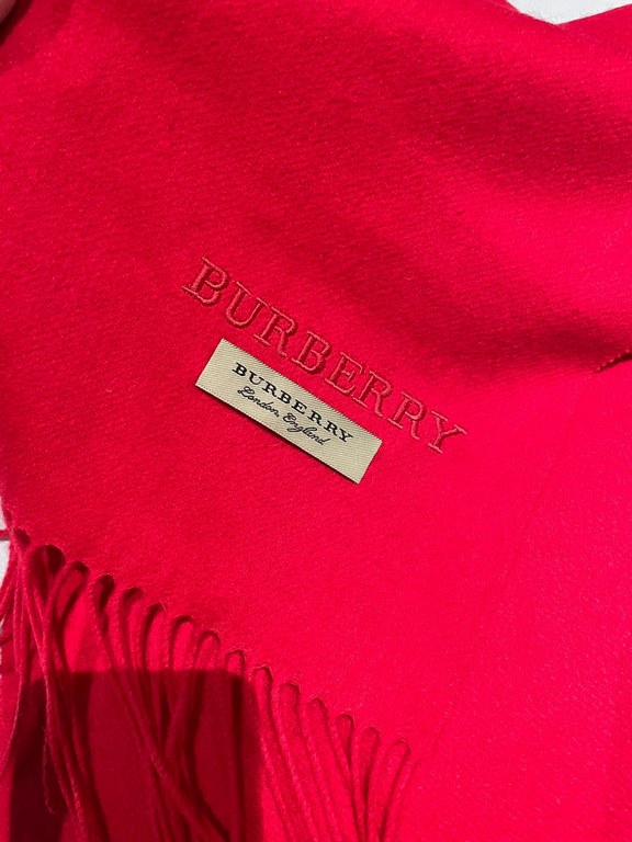 New Burberry welfare models   Chinese red year the most value for a hundred models   look at the color scheme you know is not the market goods ah, the material is also equivalent to the counter 100% sheep   cake velvet, 